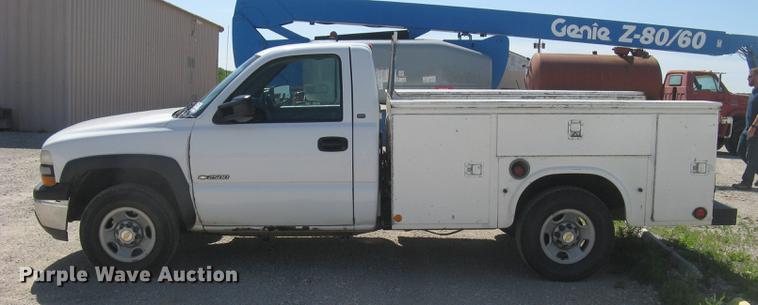 image for item DC2262 2001 Chevrolet Silverado 2500 utility bed pickup truck