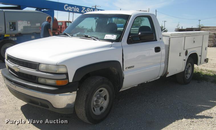image for item DC2262 2001 Chevrolet Silverado 2500 utility bed pickup truck