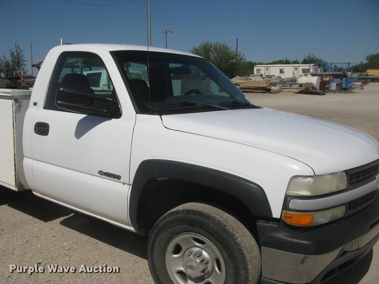 image for item DC2262 2001 Chevrolet Silverado 2500 utility bed pickup truck