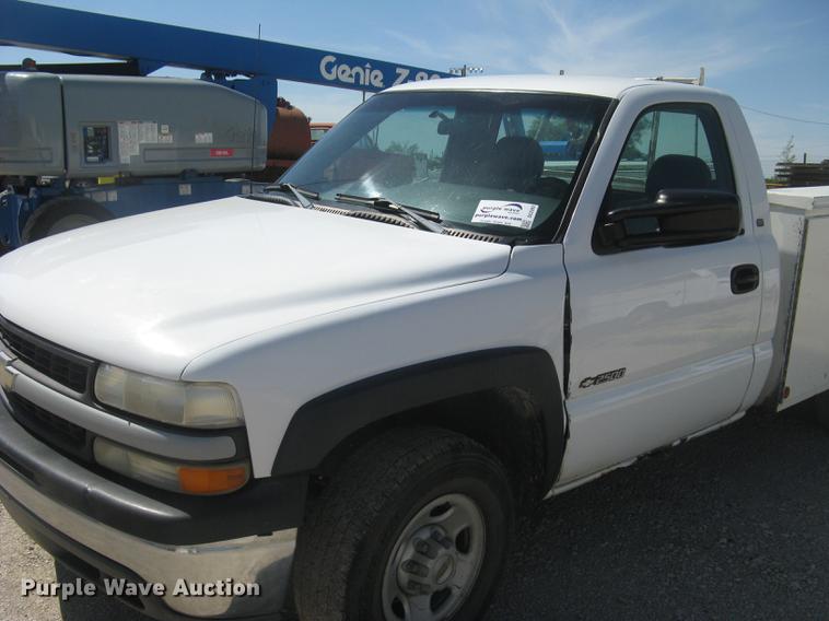 image for item DC2262 2001 Chevrolet Silverado 2500 utility bed pickup truck