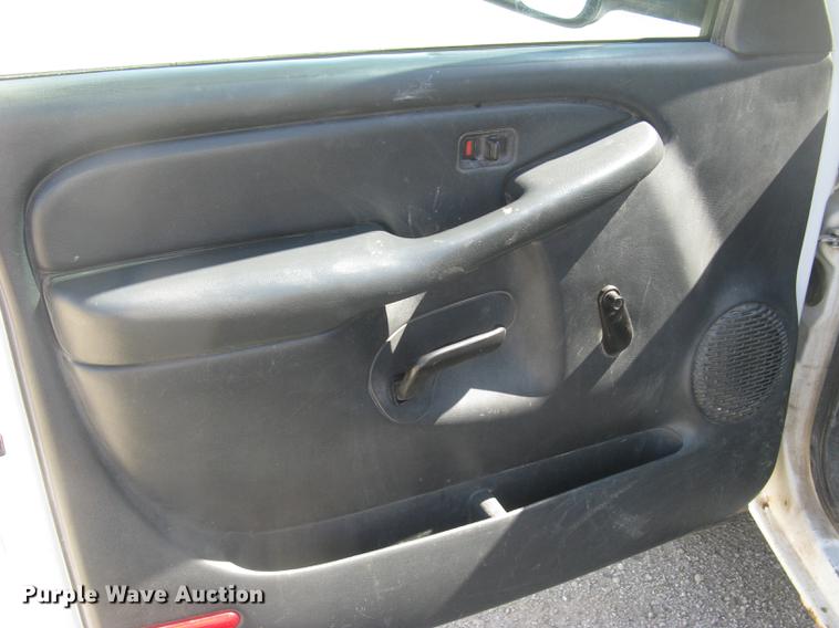 image for item DC2262 2001 Chevrolet Silverado 2500 utility bed pickup truck