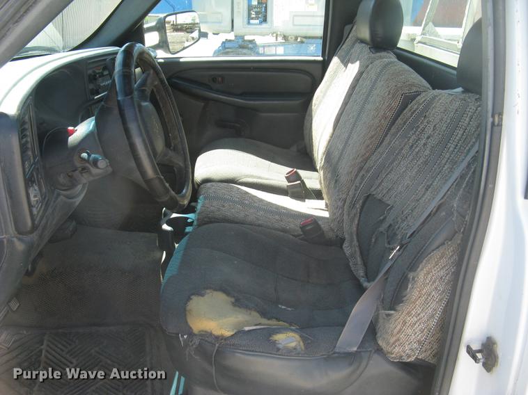 image for item DC2262 2001 Chevrolet Silverado 2500 utility bed pickup truck