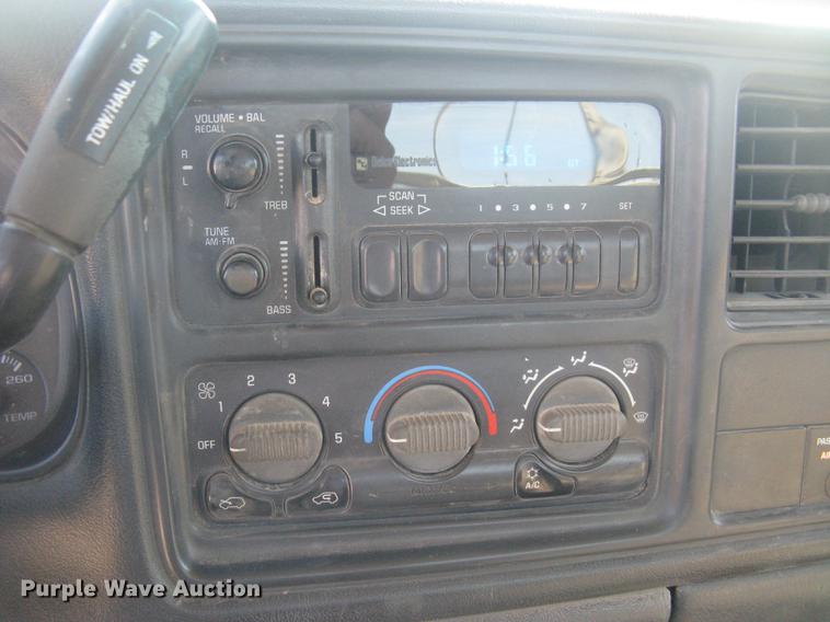 image for item DC2262 2001 Chevrolet Silverado 2500 utility bed pickup truck