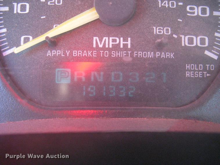 image for item DC2262 2001 Chevrolet Silverado 2500 utility bed pickup truck