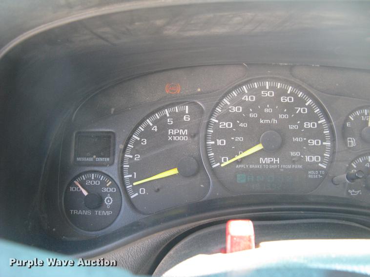 image for item DC2262 2001 Chevrolet Silverado 2500 utility bed pickup truck