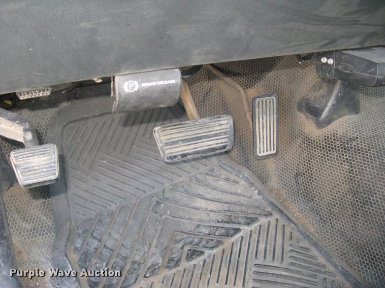 image for item DC2262 2001 Chevrolet Silverado 2500 utility bed pickup truck