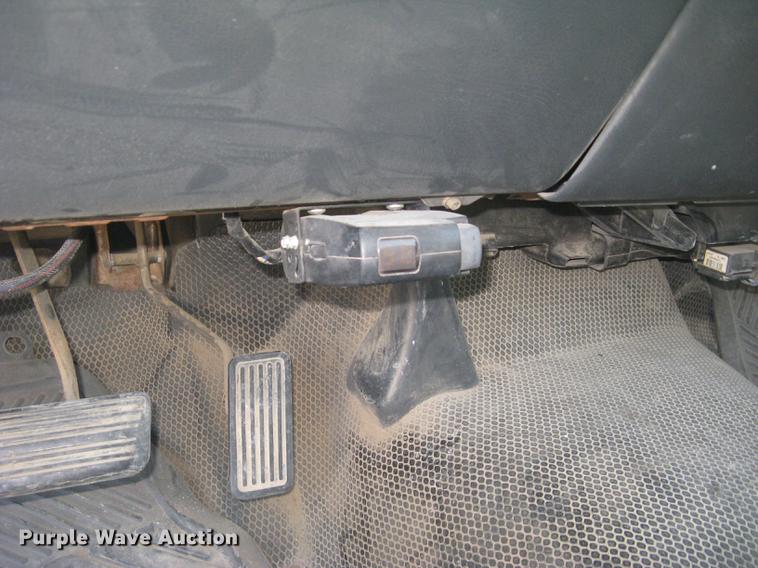 image for item DC2262 2001 Chevrolet Silverado 2500 utility bed pickup truck