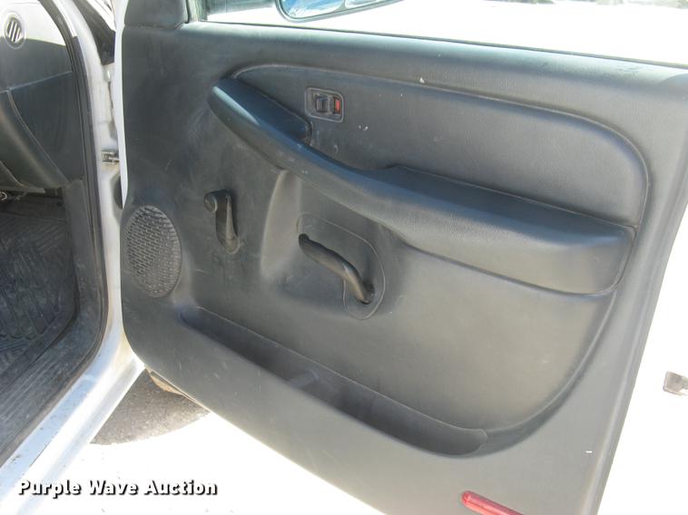 image for item DC2262 2001 Chevrolet Silverado 2500 utility bed pickup truck