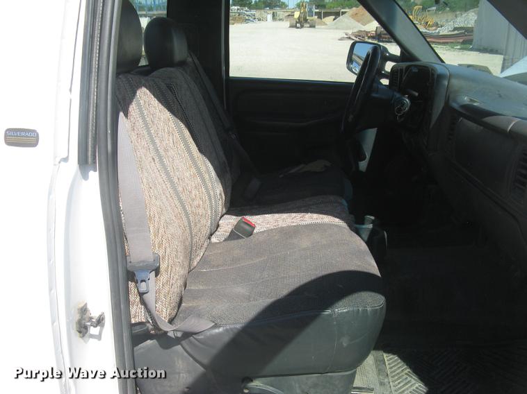 image for item DC2262 2001 Chevrolet Silverado 2500 utility bed pickup truck