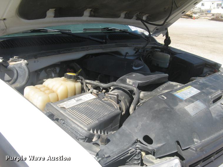 image for item DC2262 2001 Chevrolet Silverado 2500 utility bed pickup truck