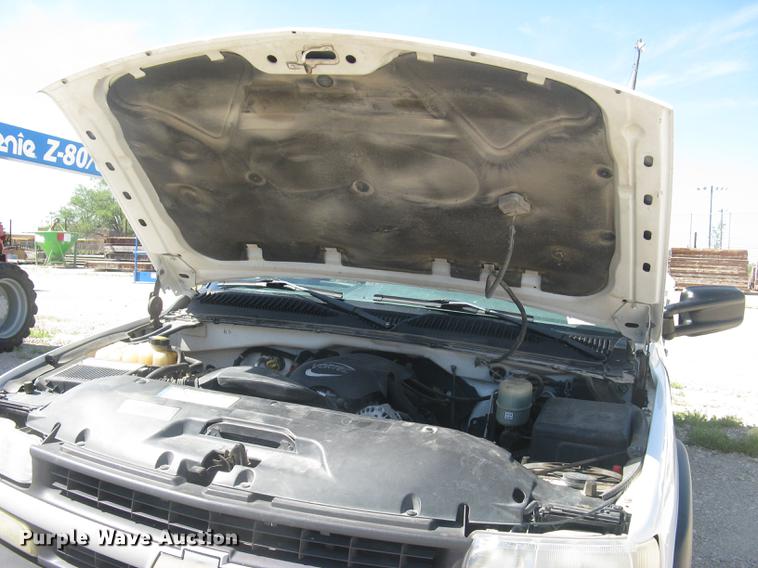 image for item DC2262 2001 Chevrolet Silverado 2500 utility bed pickup truck