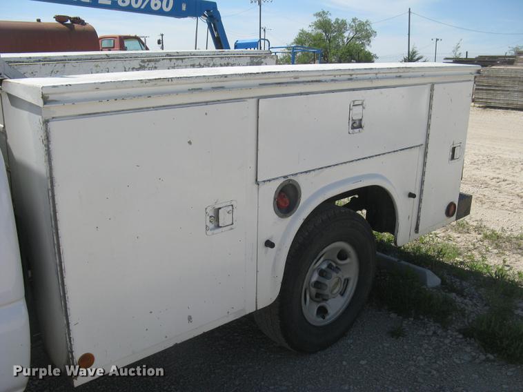 image for item DC2262 2001 Chevrolet Silverado 2500 utility bed pickup truck