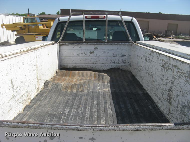 image for item DC2262 2001 Chevrolet Silverado 2500 utility bed pickup truck