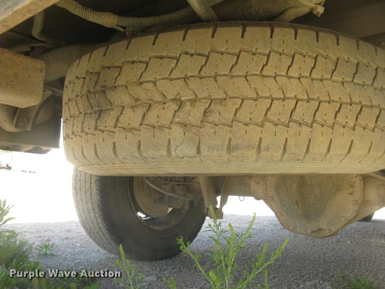 image for item DC2262 2001 Chevrolet Silverado 2500 utility bed pickup truck