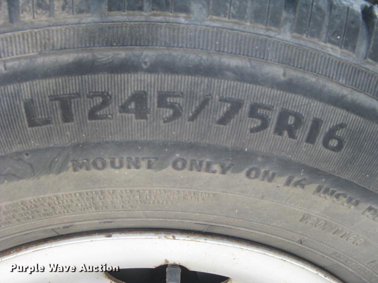 image for item DC2262 2001 Chevrolet Silverado 2500 utility bed pickup truck