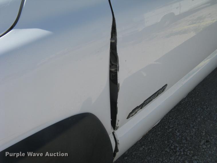 image for item DC2262 2001 Chevrolet Silverado 2500 utility bed pickup truck