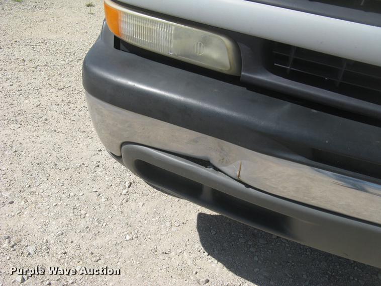 image for item DC2262 2001 Chevrolet Silverado 2500 utility bed pickup truck