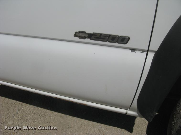 image for item DC2262 2001 Chevrolet Silverado 2500 utility bed pickup truck