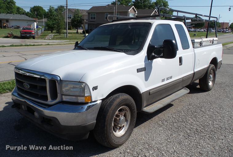 image for item DC4197 2002 Ford F350 Super Duty SuperCab pickup truck