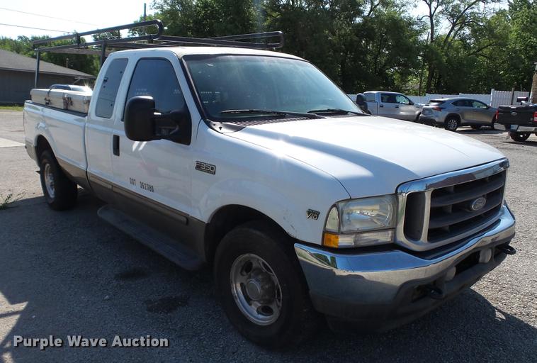 image for item DC4197 2002 Ford F350 Super Duty SuperCab pickup truck