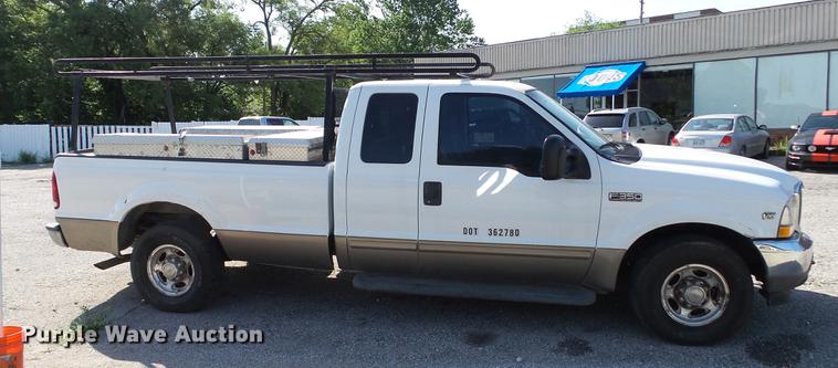 image for item DC4197 2002 Ford F350 Super Duty SuperCab pickup truck