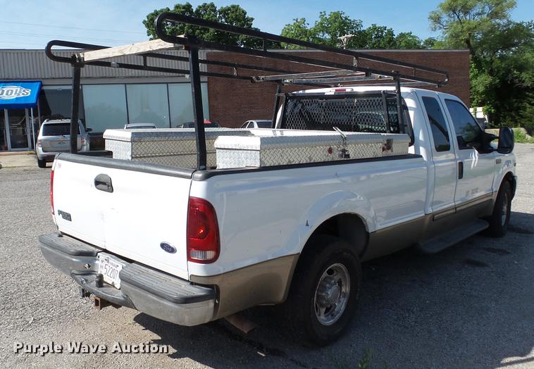 image for item DC4197 2002 Ford F350 Super Duty SuperCab pickup truck