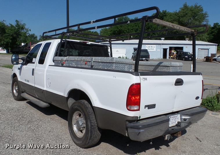 image for item DC4197 2002 Ford F350 Super Duty SuperCab pickup truck