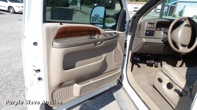 image for item DC4197 2002 Ford F350 Super Duty SuperCab pickup truck