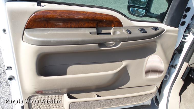 image for item DC4197 2002 Ford F350 Super Duty SuperCab pickup truck