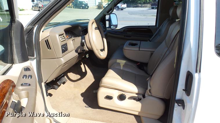 image for item DC4197 2002 Ford F350 Super Duty SuperCab pickup truck