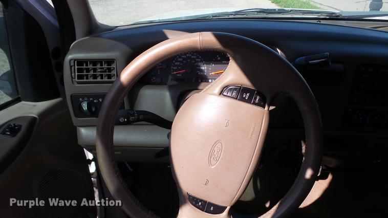 image for item DC4197 2002 Ford F350 Super Duty SuperCab pickup truck