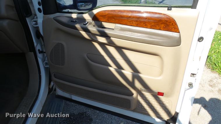 image for item DC4197 2002 Ford F350 Super Duty SuperCab pickup truck