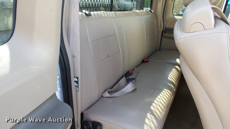 image for item DC4197 2002 Ford F350 Super Duty SuperCab pickup truck