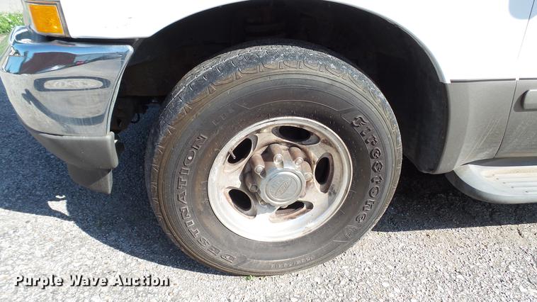 image for item DC4197 2002 Ford F350 Super Duty SuperCab pickup truck