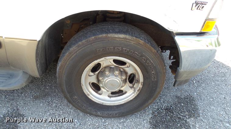 image for item DC4197 2002 Ford F350 Super Duty SuperCab pickup truck