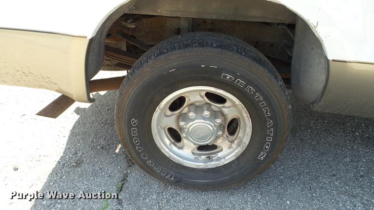 image for item DC4197 2002 Ford F350 Super Duty SuperCab pickup truck