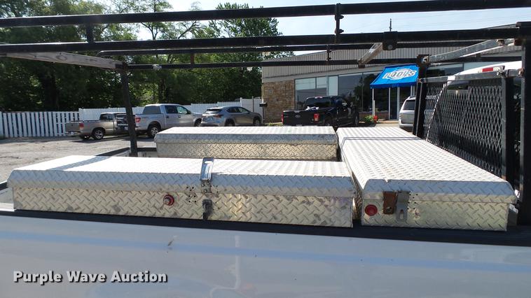 image for item DC4197 2002 Ford F350 Super Duty SuperCab pickup truck