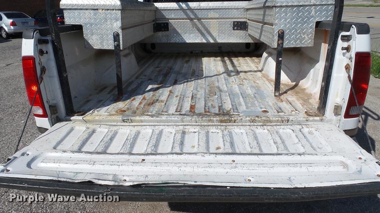 image for item DC4197 2002 Ford F350 Super Duty SuperCab pickup truck