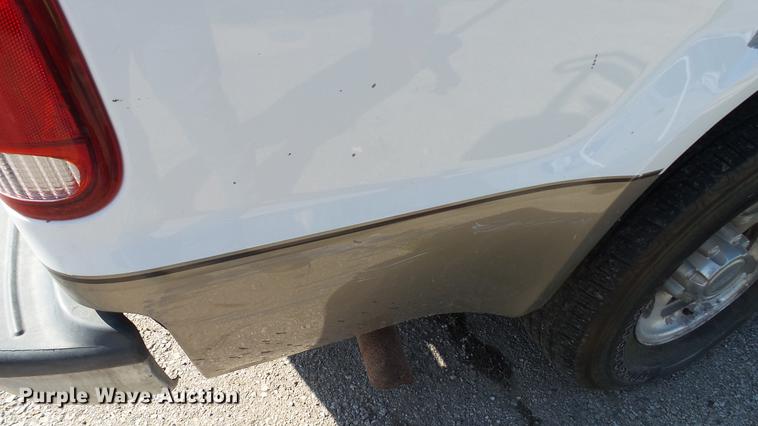 image for item DC4197 2002 Ford F350 Super Duty SuperCab pickup truck