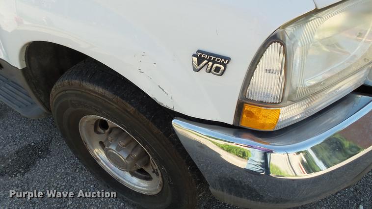 image for item DC4197 2002 Ford F350 Super Duty SuperCab pickup truck