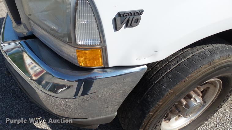 image for item DC4197 2002 Ford F350 Super Duty SuperCab pickup truck