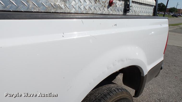 image for item DC4197 2002 Ford F350 Super Duty SuperCab pickup truck