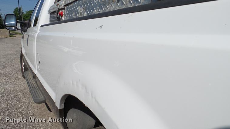 image for item DC4197 2002 Ford F350 Super Duty SuperCab pickup truck