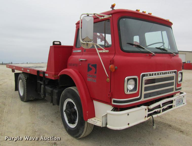 image for item DC4304 1977 International C01710B rollback truck