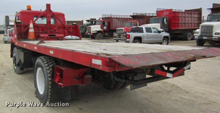 image for item DC4304 1977 International C01710B rollback truck