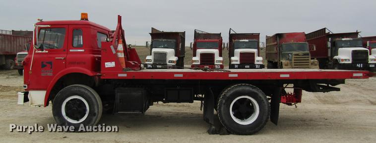 image for item DC4304 1977 International C01710B rollback truck