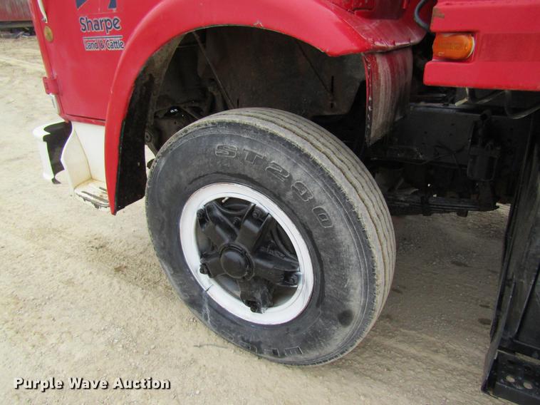 image for item DC4304 1977 International C01710B rollback truck