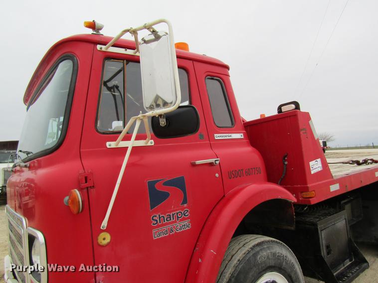 image for item DC4304 1977 International C01710B rollback truck