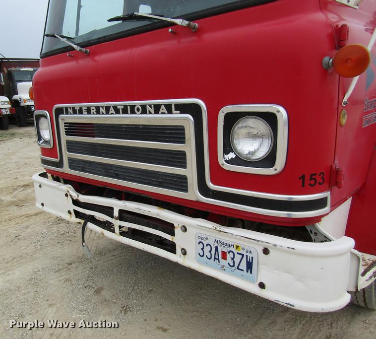 image for item DC4304 1977 International C01710B rollback truck