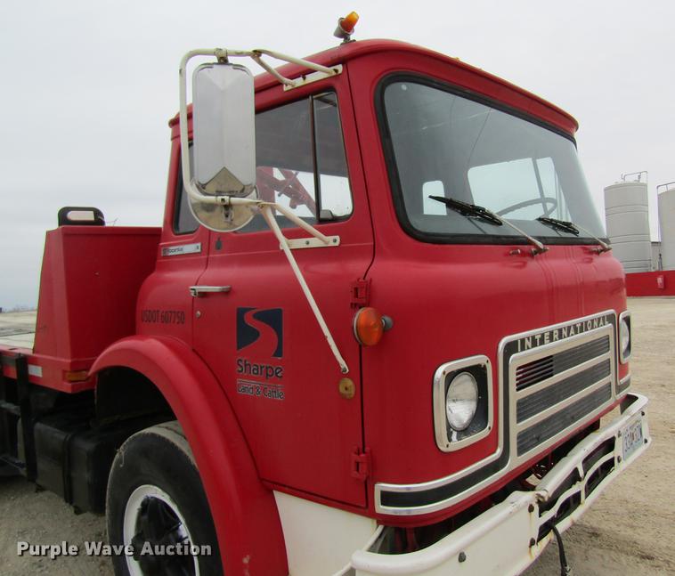 image for item DC4304 1977 International C01710B rollback truck